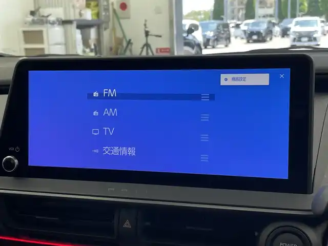 トヨタ プリウス Z 千葉県 2023(令5)年 1.3万km プラチナホワイトパールマイカ セーフティセンス（予防安全パッケージ）/・プリクラッシュセーフティ/・フロントクロストラフィックアラート/・レーントレーシングアシスト/・レーダークルーズコントロール/・ロードサインアシスト/・ドライバー異常時対応システム/・プロアクティブドライビングアシスト/・発進遅れ告知機能/・緊急時操舵支援/・レーンチェンジアシスト/・レーンディパーチャーアラート/・オートマチックハイビーム/12.3インチディスプレイオーディオ/・コネクティッドナビ対応 12.3インチHDディスプレイ/・地デジTV/・AM/FMラジオ/・USBタイプC入力/・Apple CarPlay / Android Auto/パノラマルーフ/純正19インチAW/メモリー付きパワーシート/LEDヘッドライト/AC100V/ETC2.0