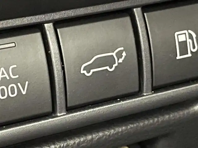 トヨタ プリウス Z 千葉県 2023(令5)年 1.3万km プラチナホワイトパールマイカ セーフティセンス（予防安全パッケージ）/・プリクラッシュセーフティ/・フロントクロストラフィックアラート/・レーントレーシングアシスト/・レーダークルーズコントロール/・ロードサインアシスト/・ドライバー異常時対応システム/・プロアクティブドライビングアシスト/・発進遅れ告知機能/・緊急時操舵支援/・レーンチェンジアシスト/・レーンディパーチャーアラート/・オートマチックハイビーム/12.3インチディスプレイオーディオ/・コネクティッドナビ対応 12.3インチHDディスプレイ/・地デジTV/・AM/FMラジオ/・USBタイプC入力/・Apple CarPlay / Android Auto/パノラマルーフ/純正19インチAW/メモリー付きパワーシート/LEDヘッドライト/AC100V/ETC2.0