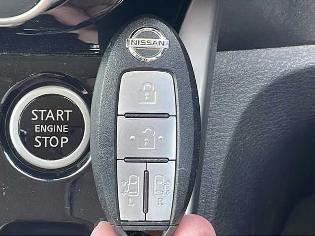 日産 セレナ ハイウェイスター Vセレクション 山口県 2017(平29)年 5.5万km ダイヤモンドブラック ワンオーナー/HDDナビ/フルセグテレビ/バックカメラ/クルーズコントロール/プッシュスタート/両側パワースライドドア/ビルトインETC/純正フロアマット/全方位カメラ/保証書/取扱説明書/クリアランスソナー/オートライト/ドライブレコーダー/純正アルミホイール/ドアバイザー/電格ミラー/LEDヘッドライト/サンシェード