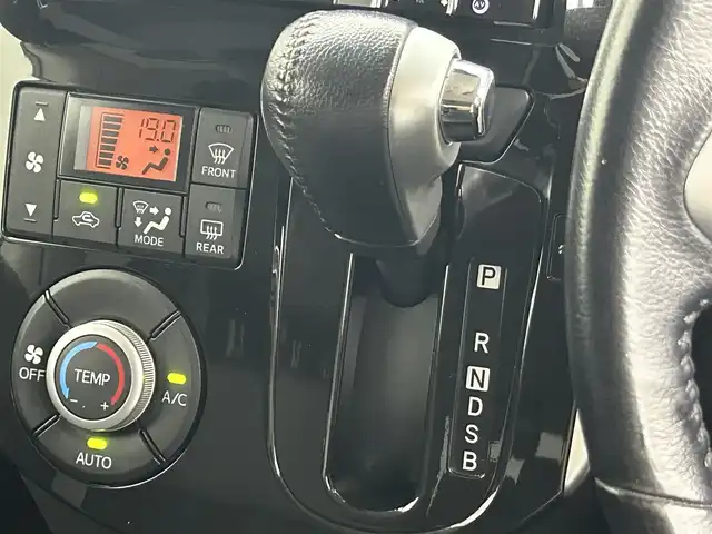 ダイハツ タント カスタム RS トップED SA Ⅲ 群馬県 2018(平30)年 6.7万km ブラックマイカメタリック 社外8型ナビ（ＣＤ．ＤＶＤ．ＢＴ．ＳＤ．フルセグ）　Ｂカメラ　純正フリップダウン　スマアシ３　衝突軽減　レーンキープアシスト　オートハイビーム　両側パワースライド　ＬＥＤヘッドライド　ＥＴＣ　オートリトラクターミラー　スペアキー　プッシュスタート　純正アルミ　LEDフォグランプ
