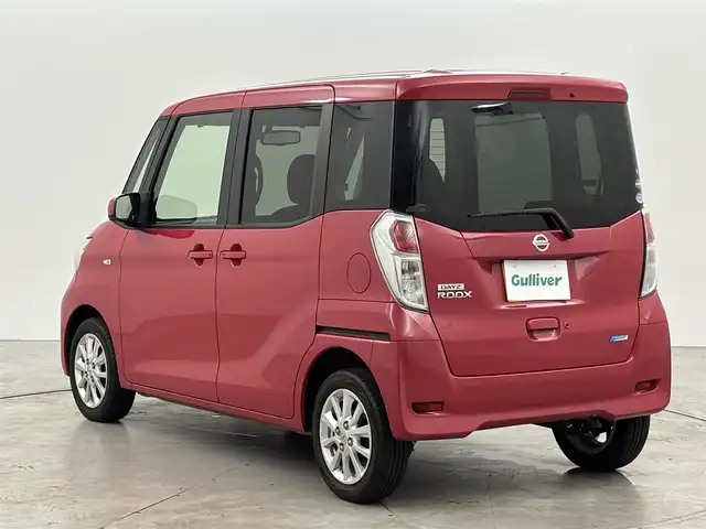 日産 デイズ ルークス X Vセレクション 福岡県 2016(平28)年 5.5万km アゼリアピンク 純正ナビ（フルセグＴＶ、Ｂｌｕｅｔｏｏｔｈ）　/全方位カメラ　/ＥＴＣ　/両側パワースライドドア　/衝突被害軽減システム　/アイドリングストップ　/横滑り防止装置　/純正１４インチアルミホイール　/純正フロアマット