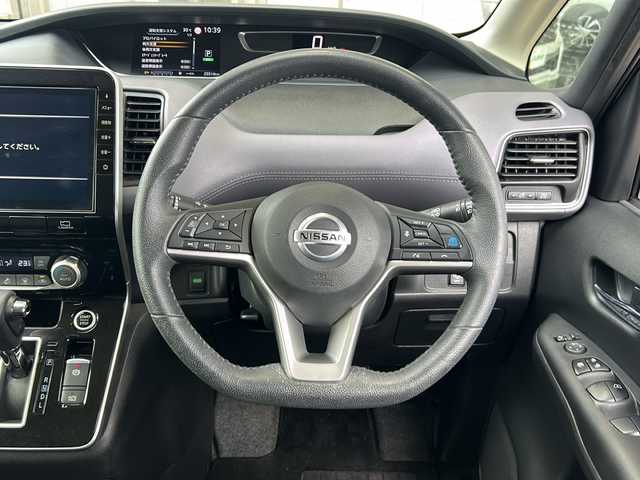 日産 セレナ ハイウェイスター V 静岡県 2021(令3)年 2.6万km ダイヤモンドブラック 純正ナビ/・ラジオ/フルセグTV/・SD/USB/CD/DVD/Bluetooth/ipod/主要装備/・レーダークルーズコントロール　/・ドライブレコーダー　/・後席モニター　/・エマージェンシーブレーキ　/・全方位カメラ/・両側パワースライドドア　/・デジタルインナーミラー　/・ETC/・ＢＳＭ　/・ステアリングリモコン　/・オートホールド/・スマートキー/・プッシュスタート/・LEDヘッドライト/・LEDフォグランプ/・純正フロアマット/・純正アルミホイール