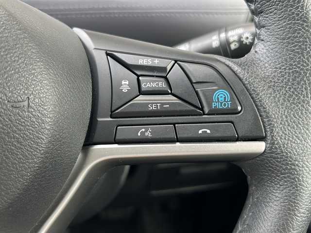 日産 セレナ ハイウェイスター V 静岡県 2021(令3)年 2.6万km ダイヤモンドブラック 純正ナビ/・ラジオ/フルセグTV/・SD/USB/CD/DVD/Bluetooth/ipod/主要装備/・レーダークルーズコントロール　/・ドライブレコーダー　/・後席モニター　/・エマージェンシーブレーキ　/・全方位カメラ/・両側パワースライドドア　/・デジタルインナーミラー　/・ETC/・ＢＳＭ　/・ステアリングリモコン　/・オートホールド/・スマートキー/・プッシュスタート/・LEDヘッドライト/・LEDフォグランプ/・純正フロアマット/・純正アルミホイール