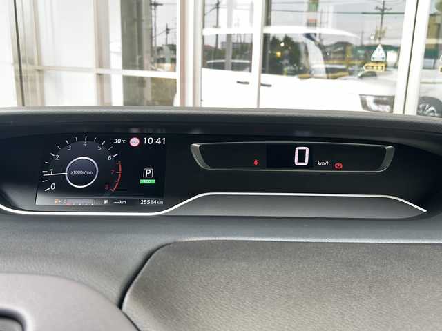 日産 セレナ ハイウェイスター V 静岡県 2021(令3)年 2.6万km ダイヤモンドブラック 純正ナビ/・ラジオ/フルセグTV/・SD/USB/CD/DVD/Bluetooth/ipod/主要装備/・レーダークルーズコントロール　/・ドライブレコーダー　/・後席モニター　/・エマージェンシーブレーキ　/・全方位カメラ/・両側パワースライドドア　/・デジタルインナーミラー　/・ETC/・ＢＳＭ　/・ステアリングリモコン　/・オートホールド/・スマートキー/・プッシュスタート/・LEDヘッドライト/・LEDフォグランプ/・純正フロアマット/・純正アルミホイール