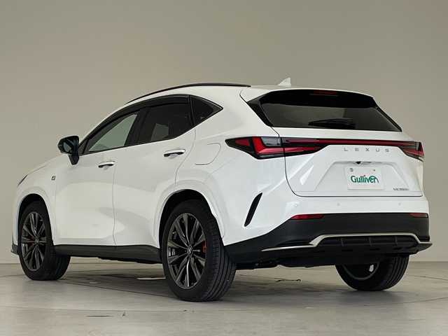 レクサス ＮＸ 350h Fスポーツ 愛知県 2023(令5)年 1.4万km ホワイトノーヴァガラスフレーク プリクラッシュセーフティーシステム/純正14型ディズプレイオーディオナビ/三眼LEDヘッドライト/サンルーフ/本革レザー/全方位カメラ/レーダークルーズコントロール/シートヒーター/エアシート/バックカメラ/電動リアゲート/パワーシート/ヘッドアップディスプレイ/コーナーセンサー/純正アルミホイール/ETC2.0/ブラインドスポットモニター/パドルシフト/ステアリングヒーター/インテリジェントミラー/レーンキープアシスト/オートマチックハイビーム/ドライブレコーダー/ワイヤレス充電機/フルセグ/Bluetooth/ステアリングスイッチ/スマートキー/プッシュスタート