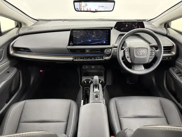 トヨタ プリウス Z 福岡県 2023(令5)年 0.9万km アティチュードブラックマイカ ワンオーナー　/純正１２．３型ＤＡナビ/フルセグTV　/全方位カメラ　/ワイヤレス充電　/デジタルインナーミラー　/ビルトインETC２．０　/トヨタセーフティセンス　/衝突軽減ブレーキ　/レーンキープ　/ブラインドスポットモニター　/アクセル踏み間違防止　/パーキングアシスト　/シートメモリー付きパワーシート　/シートベンチレーション/ヒーター　/ステアリングヒーター　/パワーバックドア　/純正１９インチアルミホイール　/ＬＥＤヘッドライト