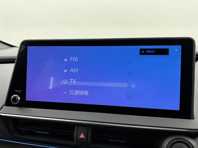 トヨタ プリウス Z 福岡県 2023(令5)年 0.9万km アティチュードブラックマイカ ワンオーナー　/純正１２．３型ＤＡナビ/フルセグTV　/全方位カメラ　/ワイヤレス充電　/デジタルインナーミラー　/ビルトインETC２．０　/トヨタセーフティセンス　/衝突軽減ブレーキ　/レーンキープ　/ブラインドスポットモニター　/アクセル踏み間違防止　/パーキングアシスト　/シートメモリー付きパワーシート　/シートベンチレーション/ヒーター　/ステアリングヒーター　/パワーバックドア　/純正１９インチアルミホイール　/ＬＥＤヘッドライト