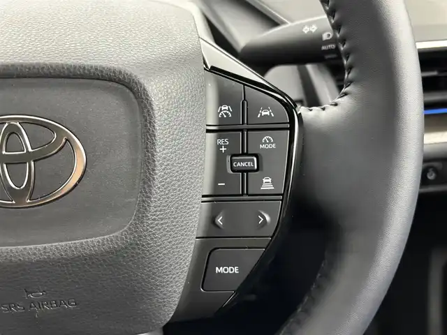 トヨタ プリウス Z 福岡県 2023(令5)年 0.9万km アティチュードブラックマイカ ワンオーナー　/純正１２．３型ＤＡナビ/フルセグTV　/全方位カメラ　/ワイヤレス充電　/デジタルインナーミラー　/ビルトインETC２．０　/トヨタセーフティセンス　/衝突軽減ブレーキ　/レーンキープ　/ブラインドスポットモニター　/アクセル踏み間違防止　/パーキングアシスト　/シートメモリー付きパワーシート　/シートベンチレーション/ヒーター　/ステアリングヒーター　/パワーバックドア　/純正１９インチアルミホイール　/ＬＥＤヘッドライト