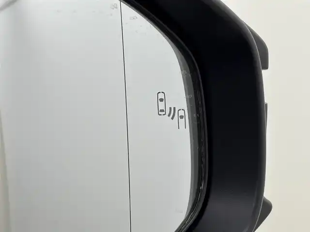 トヨタ プリウス Z 福岡県 2023(令5)年 0.9万km アティチュードブラックマイカ ワンオーナー　/純正１２．３型ＤＡナビ/フルセグTV　/全方位カメラ　/ワイヤレス充電　/デジタルインナーミラー　/ビルトインETC２．０　/トヨタセーフティセンス　/衝突軽減ブレーキ　/レーンキープ　/ブラインドスポットモニター　/アクセル踏み間違防止　/パーキングアシスト　/シートメモリー付きパワーシート　/シートベンチレーション/ヒーター　/ステアリングヒーター　/パワーバックドア　/純正１９インチアルミホイール　/ＬＥＤヘッドライト