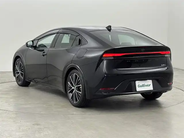 トヨタ プリウス Z 福岡県 2023(令5)年 0.9万km アティチュードブラックマイカ ワンオーナー　/純正１２．３型ＤＡナビ/フルセグTV　/全方位カメラ　/ワイヤレス充電　/デジタルインナーミラー　/ビルトインETC２．０　/トヨタセーフティセンス　/衝突軽減ブレーキ　/レーンキープ　/ブラインドスポットモニター　/アクセル踏み間違防止　/パーキングアシスト　/シートメモリー付きパワーシート　/シートベンチレーション/ヒーター　/ステアリングヒーター　/パワーバックドア　/純正１９インチアルミホイール　/ＬＥＤヘッドライト