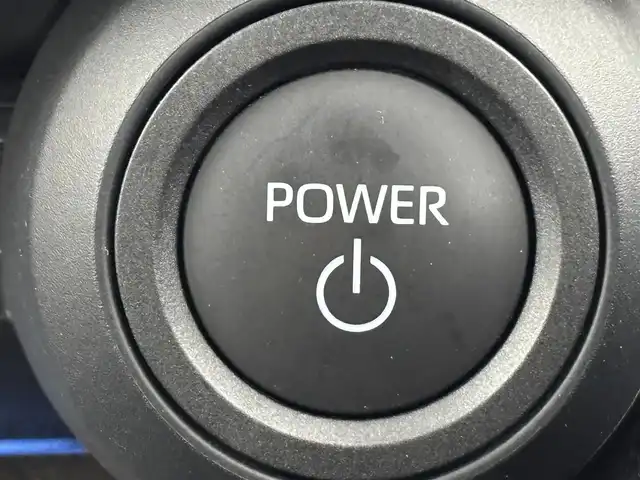 トヨタ プリウス Z 福岡県 2023(令5)年 0.9万km アティチュードブラックマイカ ワンオーナー　/純正１２．３型ＤＡナビ/フルセグTV　/全方位カメラ　/ワイヤレス充電　/デジタルインナーミラー　/ビルトインETC２．０　/トヨタセーフティセンス　/衝突軽減ブレーキ　/レーンキープ　/ブラインドスポットモニター　/アクセル踏み間違防止　/パーキングアシスト　/シートメモリー付きパワーシート　/シートベンチレーション/ヒーター　/ステアリングヒーター　/パワーバックドア　/純正１９インチアルミホイール　/ＬＥＤヘッドライト