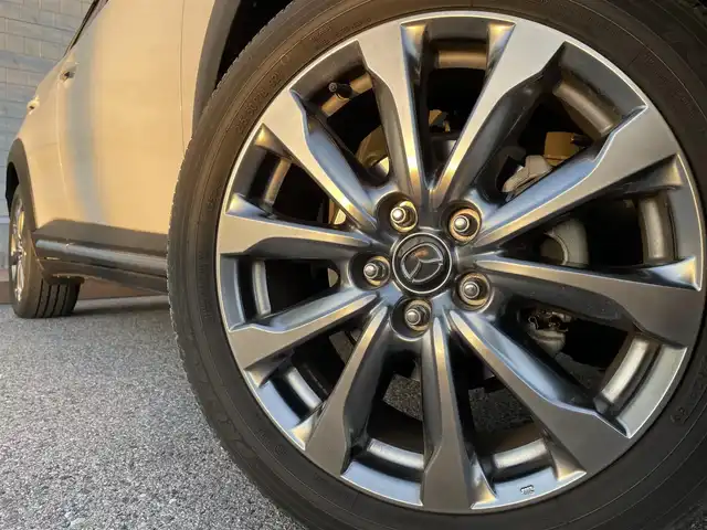マツダ ＣＸ－３ 20S エクスクルーシブモッズ 滋賀県 2018(平30)年 4.4万km スノーフレイクホワイトパールマイカ 純正HDDナビ/(AM/FM/CD/DVD/フルセグ/Bluetooth/AUX)/バックカメラ/ビルトインETC/踏み間違い防止アシスト/ブレーキアシスト/プリクラッシュブレーキアシスト/ヒルスタート（坂道発進）アシスト/前方衝突防止支援システム/後側方衝突防止支援システム/TCS（トラクションコントロールシステム）/VDC（ビークルダイナミクスコントロール）/レーンキープアシスト/車間自動制御システム	/ASCD（オートスピードコントロール装置）/ABS（アンチロックブレーキシステム）/バックビューモニター/コーナー・バックセンサー（ソナー）/標識検知機能/運転席・助手席シートヒーター/電動格納ミラー/電子パーキング/ブレーキホールド/ステアリングスイッチ/ステアリングヒーター/パドルシフト/オートライト/オートハイビーム/LEDヘッドライト/フロントフォグ/フルオートエアコン/USB端子/プッシュスタート/スマートキー/純正フロアマット