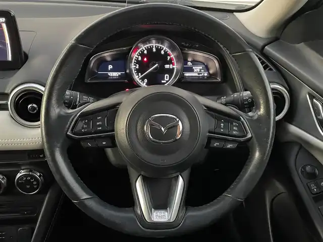 マツダ ＣＸ－３ 20S エクスクルーシブモッズ 滋賀県 2018(平30)年 4.4万km スノーフレイクホワイトパールマイカ 純正HDDナビ/(AM/FM/CD/DVD/フルセグ/Bluetooth/AUX)/バックカメラ/ビルトインETC/踏み間違い防止アシスト/ブレーキアシスト/プリクラッシュブレーキアシスト/ヒルスタート（坂道発進）アシスト/前方衝突防止支援システム/後側方衝突防止支援システム/TCS（トラクションコントロールシステム）/VDC（ビークルダイナミクスコントロール）/レーンキープアシスト/車間自動制御システム	/ASCD（オートスピードコントロール装置）/ABS（アンチロックブレーキシステム）/バックビューモニター/コーナー・バックセンサー（ソナー）/標識検知機能/運転席・助手席シートヒーター/電動格納ミラー/電子パーキング/ブレーキホールド/ステアリングスイッチ/ステアリングヒーター/パドルシフト/オートライト/オートハイビーム/LEDヘッドライト/フロントフォグ/フルオートエアコン/USB端子/プッシュスタート/スマートキー/純正フロアマット