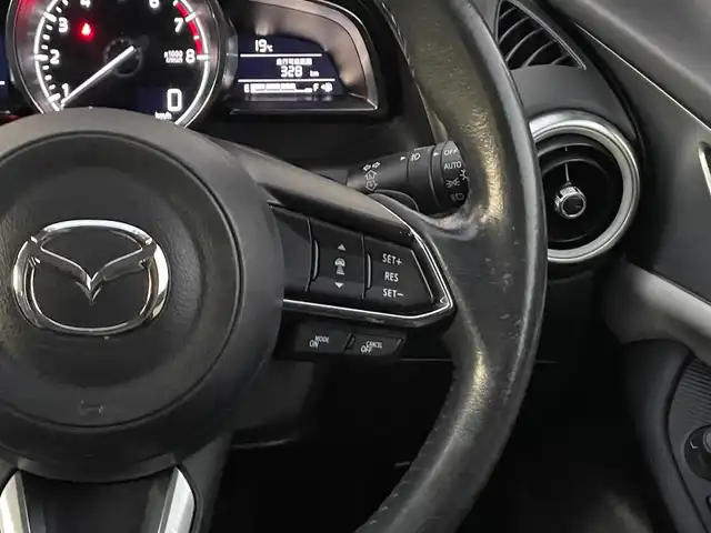 マツダ ＣＸ－３ 20S エクスクルーシブモッズ 滋賀県 2018(平30)年 4.4万km スノーフレイクホワイトパールマイカ 純正HDDナビ/(AM/FM/CD/DVD/フルセグ/Bluetooth/AUX)/バックカメラ/ビルトインETC/踏み間違い防止アシスト/ブレーキアシスト/プリクラッシュブレーキアシスト/ヒルスタート（坂道発進）アシスト/前方衝突防止支援システム/後側方衝突防止支援システム/TCS（トラクションコントロールシステム）/VDC（ビークルダイナミクスコントロール）/レーンキープアシスト/車間自動制御システム	/ASCD（オートスピードコントロール装置）/ABS（アンチロックブレーキシステム）/バックビューモニター/コーナー・バックセンサー（ソナー）/標識検知機能/運転席・助手席シートヒーター/電動格納ミラー/電子パーキング/ブレーキホールド/ステアリングスイッチ/ステアリングヒーター/パドルシフト/オートライト/オートハイビーム/LEDヘッドライト/フロントフォグ/フルオートエアコン/USB端子/プッシュスタート/スマートキー/純正フロアマット