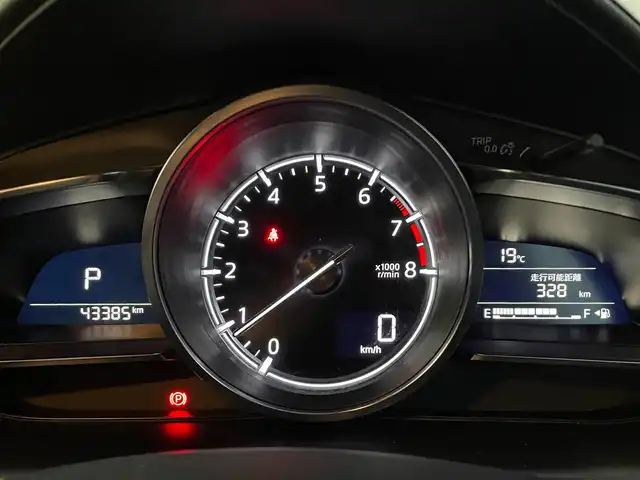 マツダ ＣＸ－３ 20S エクスクルーシブモッズ 滋賀県 2018(平30)年 4.4万km スノーフレイクホワイトパールマイカ 純正HDDナビ/(AM/FM/CD/DVD/フルセグ/Bluetooth/AUX)/バックカメラ/ビルトインETC/踏み間違い防止アシスト/ブレーキアシスト/プリクラッシュブレーキアシスト/ヒルスタート（坂道発進）アシスト/前方衝突防止支援システム/後側方衝突防止支援システム/TCS（トラクションコントロールシステム）/VDC（ビークルダイナミクスコントロール）/レーンキープアシスト/車間自動制御システム	/ASCD（オートスピードコントロール装置）/ABS（アンチロックブレーキシステム）/バックビューモニター/コーナー・バックセンサー（ソナー）/標識検知機能/運転席・助手席シートヒーター/電動格納ミラー/電子パーキング/ブレーキホールド/ステアリングスイッチ/ステアリングヒーター/パドルシフト/オートライト/オートハイビーム/LEDヘッドライト/フロントフォグ/フルオートエアコン/USB端子/プッシュスタート/スマートキー/純正フロアマット