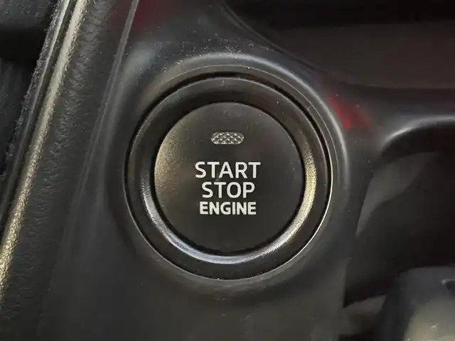 マツダ ＣＸ－３ 20S エクスクルーシブモッズ 滋賀県 2018(平30)年 4.4万km スノーフレイクホワイトパールマイカ 純正HDDナビ/(AM/FM/CD/DVD/フルセグ/Bluetooth/AUX)/バックカメラ/ビルトインETC/踏み間違い防止アシスト/ブレーキアシスト/プリクラッシュブレーキアシスト/ヒルスタート（坂道発進）アシスト/前方衝突防止支援システム/後側方衝突防止支援システム/TCS（トラクションコントロールシステム）/VDC（ビークルダイナミクスコントロール）/レーンキープアシスト/車間自動制御システム	/ASCD（オートスピードコントロール装置）/ABS（アンチロックブレーキシステム）/バックビューモニター/コーナー・バックセンサー（ソナー）/標識検知機能/運転席・助手席シートヒーター/電動格納ミラー/電子パーキング/ブレーキホールド/ステアリングスイッチ/ステアリングヒーター/パドルシフト/オートライト/オートハイビーム/LEDヘッドライト/フロントフォグ/フルオートエアコン/USB端子/プッシュスタート/スマートキー/純正フロアマット