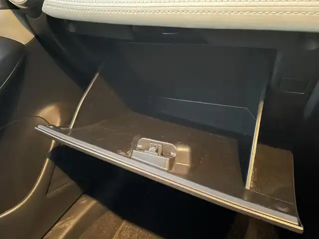 マツダ ＣＸ－３ 20S エクスクルーシブモッズ 滋賀県 2018(平30)年 4.4万km スノーフレイクホワイトパールマイカ 純正HDDナビ/(AM/FM/CD/DVD/フルセグ/Bluetooth/AUX)/バックカメラ/ビルトインETC/踏み間違い防止アシスト/ブレーキアシスト/プリクラッシュブレーキアシスト/ヒルスタート（坂道発進）アシスト/前方衝突防止支援システム/後側方衝突防止支援システム/TCS（トラクションコントロールシステム）/VDC（ビークルダイナミクスコントロール）/レーンキープアシスト/車間自動制御システム	/ASCD（オートスピードコントロール装置）/ABS（アンチロックブレーキシステム）/バックビューモニター/コーナー・バックセンサー（ソナー）/標識検知機能/運転席・助手席シートヒーター/電動格納ミラー/電子パーキング/ブレーキホールド/ステアリングスイッチ/ステアリングヒーター/パドルシフト/オートライト/オートハイビーム/LEDヘッドライト/フロントフォグ/フルオートエアコン/USB端子/プッシュスタート/スマートキー/純正フロアマット