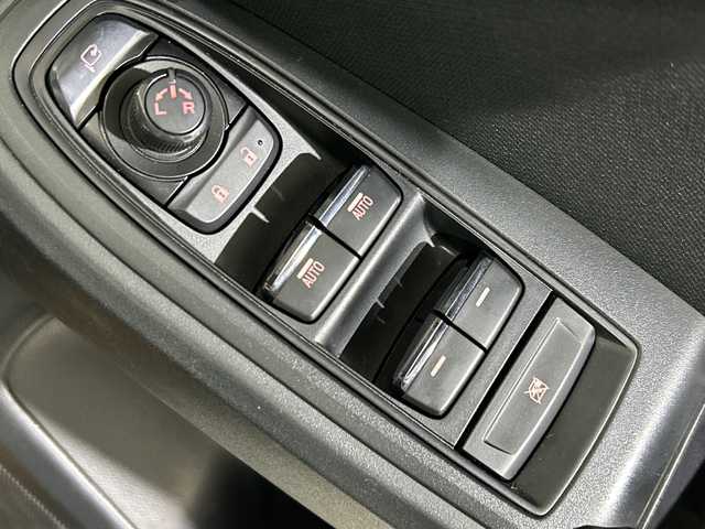 スバル インプレッサ スポーツ 1．6i－Lアイサイト 神奈川県 2017(平29)年 4.5万km クリスタルホワイトP 純正7型メモリーナビゲーション【MF-0206】/フルセグ　CD DVD　USB　iPod　AUX　Bluetooth　AM FM/バックカメラ/クリアビューパック/革巻きステアリングホイールセット/キーレスアクセス/プッシュスタート/アイサイトver3/ブラインドスポットモニター/全車速追従機能付クルーズコントロール/プリクラッシュブレーキ/アダブティブレーンキープ/AT誤発進/誤後進抑制制御/ふらつき警報/車線逸脱警報/歩行者発進お知らせ/アイドリングストップ/パドルシフト/純正前方ドライブレコーダー/ETC/電動パーキングブレーキ/ダウンヒルアシストコントロール/nanoe/SRH/純正リアスポイラー/LEDLiner/LEDヘッドランプ/オートライト/フロントフォグランプ/リアフォグランプ/ヘッドライトウォッシャー/純正16インチアルミホイール