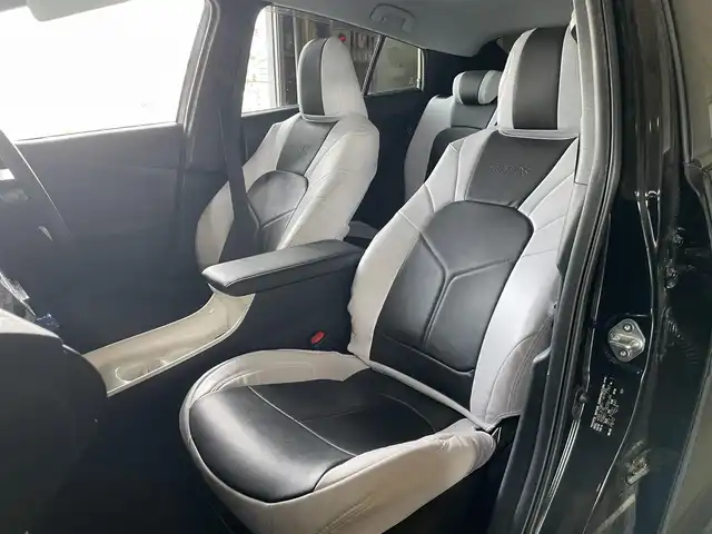 トヨタ プリウス E 神奈川県 2016(平28)年 11.1万km 黒 社外SDナビ/(フルセグ/Bluetooth/DVD/SD/USB)/バックカメラ/ETC/追従型クルーズコントロール/レーダー探知機/純正フロアマット/電格ミラー/横滑り防止/プッシュスタート/スペアキー有