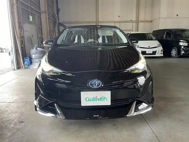 トヨタ プリウス E 神奈川県 2016(平28)年 11.1万km 黒 社外SDナビ/(フルセグ/Bluetooth/DVD/SD/USB)/バックカメラ/ETC/追従型クルーズコントロール/レーダー探知機/純正フロアマット/電格ミラー/横滑り防止/プッシュスタート/スペアキー有