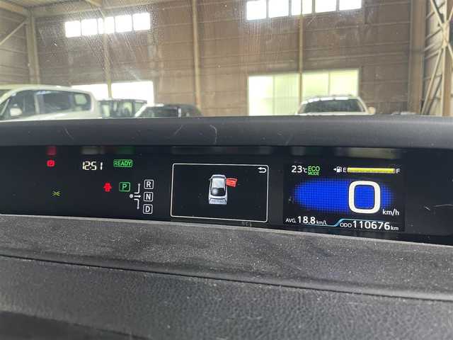 トヨタ プリウス E 神奈川県 2016(平28)年 11.1万km 黒 社外SDナビ/(フルセグ/Bluetooth/DVD/SD/USB)/バックカメラ/ETC/追従型クルーズコントロール/レーダー探知機/純正フロアマット/電格ミラー/横滑り防止/プッシュスタート/スペアキー有