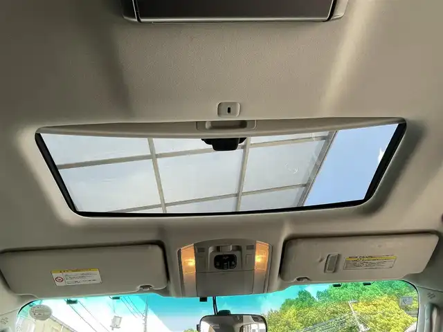 トヨタ ヴェルファイア 2．4Z プラチナセレクションⅡ 埼玉県 2010(平22)年 11.9万km ホワイトパールクリスタルシャイン Wサンルーフ/純正ナビTV/社外フリップダウンモニター/バックカメラ/両側パワースライドドア/パワーバックドア/ビルトインETC/前後ドライブレコーダー/横滑防止装置/クリアランスソナー/純正アルミホイール/二列目オットマン/プッシュスタート/オートライト/HID ヘッドライト/取扱説明書