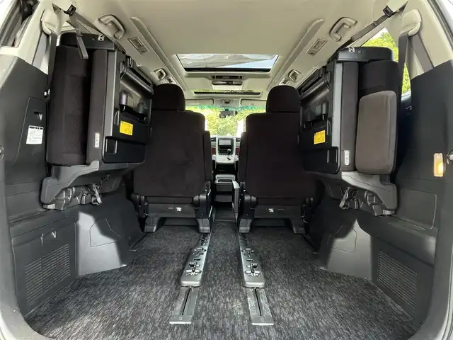 トヨタ ヴェルファイア 2．4Z プラチナセレクションⅡ 埼玉県 2010(平22)年 11.9万km ホワイトパールクリスタルシャイン Wサンルーフ/純正ナビTV/社外フリップダウンモニター/バックカメラ/両側パワースライドドア/パワーバックドア/ビルトインETC/前後ドライブレコーダー/横滑防止装置/クリアランスソナー/純正アルミホイール/二列目オットマン/プッシュスタート/オートライト/HID ヘッドライト/取扱説明書