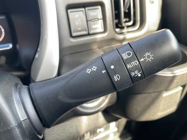 スズキ ハスラー HYBRID X 大阪府 2023(令5)年 1.9万km ピュアホワイトP ワンオーナー/純正メモリナビ/・DVD/CD/FM/AM/Bluetooth/・フルセグテレビ/ETC/ドライブレコーダー/バックカメラ/全周囲カメラ/衝突軽減ブレーキ/レーンキープアシスト/クルーズコントロール/盗難防止装置/革巻きステアリング/ステアリングリモコン/パワーシート（D席+N席）/シートヒーター（D席+N席）/コーナーセンサー/LEDヘッドライト/オートライト/オートエアコン/スマートキー/プッシュスタート/12V電源/USBジャック/純正フロアマット/取扱説明書/ナビ取扱説明書/保証書