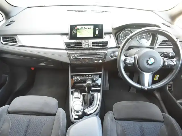 ＢＭＷ ２２０ｉ グランツアラー Mスポーツ 神奈川県 2016(平28)年 5.7万km アルピンホワイトⅢ 2.0ターボ/純正HDDナビ/(DVD/Bluetooth/USB/MSV)/バックカメラ/パワーバックドア/ドライビングアシスト/オートエアコン/ハニカムメッシュフロントエアロバンパー/LEDヘッドライト/スマートキー/前後ドライブレコーダー/ETC/横滑り防止機能/純正18インチアルミホイール/カーテンエアバック/スペアキー/保証書/取扱説明書