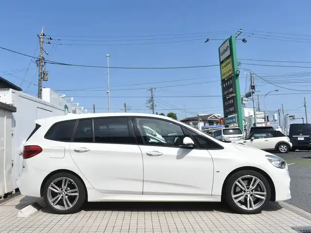 ＢＭＷ ２２０ｉ グランツアラー Mスポーツ 神奈川県 2016(平28)年 5.7万km アルピンホワイトⅢ 2.0ターボ/純正HDDナビ/(DVD/Bluetooth/USB/MSV)/バックカメラ/パワーバックドア/ドライビングアシスト/オートエアコン/ハニカムメッシュフロントエアロバンパー/LEDヘッドライト/スマートキー/前後ドライブレコーダー/ETC/横滑り防止機能/純正18インチアルミホイール/カーテンエアバック/スペアキー/保証書/取扱説明書