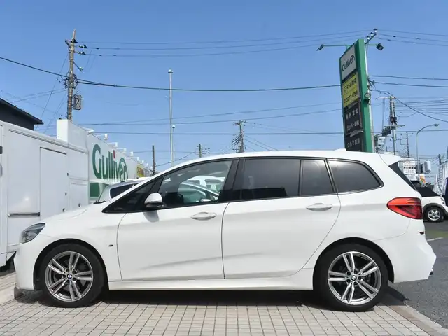 ＢＭＷ ２２０ｉ グランツアラー Mスポーツ 神奈川県 2016(平28)年 5.7万km アルピンホワイトⅢ 2.0ターボ/純正HDDナビ/(DVD/Bluetooth/USB/MSV)/バックカメラ/パワーバックドア/ドライビングアシスト/オートエアコン/ハニカムメッシュフロントエアロバンパー/LEDヘッドライト/スマートキー/前後ドライブレコーダー/ETC/横滑り防止機能/純正18インチアルミホイール/カーテンエアバック/スペアキー/保証書/取扱説明書
