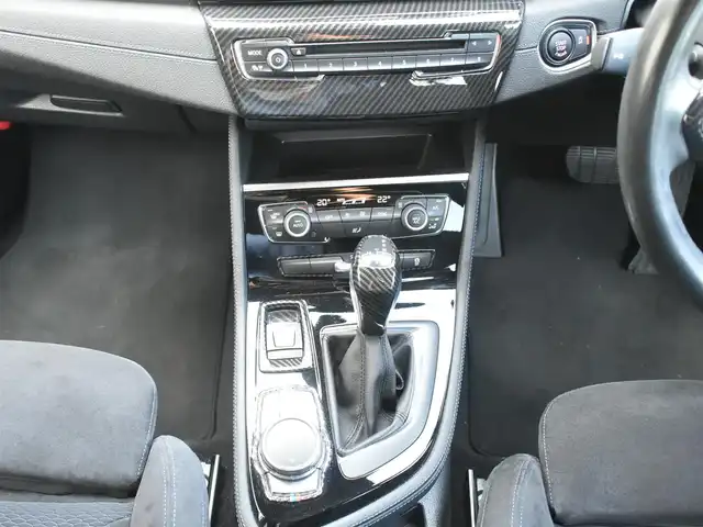 ＢＭＷ ２２０ｉ グランツアラー Mスポーツ 神奈川県 2016(平28)年 5.7万km アルピンホワイトⅢ 2.0ターボ/純正HDDナビ/(DVD/Bluetooth/USB/MSV)/バックカメラ/パワーバックドア/ドライビングアシスト/オートエアコン/ハニカムメッシュフロントエアロバンパー/LEDヘッドライト/スマートキー/前後ドライブレコーダー/ETC/横滑り防止機能/純正18インチアルミホイール/カーテンエアバック/スペアキー/保証書/取扱説明書