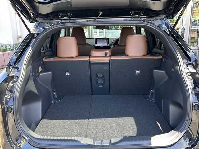 トヨタ ヤリスクロス Z アドベンチャー 静岡県 2023(令5)年 1.4万km ブラックマイカ 純正ディスプレイオーディオ/・バックカメラ/・Bluetooth/・フルセグTV/・USB/主要装備/・プッシュスタート/・ETC車載器/・前席シートヒーター/・ステアリングヒーター/・ハーフレザーシート/・パワーシート/・純正ＡＷ/・純正フロアマット/・TVキャンセラー/・LEDヘッドライト/・前後ソナー/トヨタセーフティセンス/・プリクラッシュセーフティ/・レーンディパーチャーアラート/・レーダークルーズコントロール/・ロードサインアシスト/・オートマチックハイビーム/・パーキングサポートブレーキ