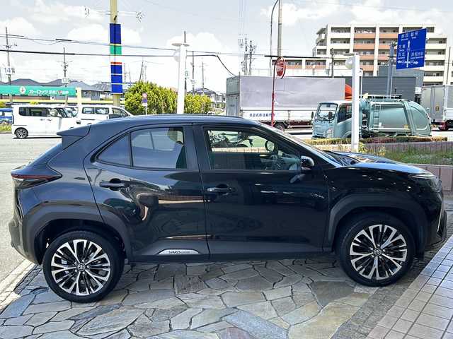トヨタ ヤリスクロス Z アドベンチャー 静岡県 2023(令5)年 1.4万km ブラックマイカ 純正ディスプレイオーディオ/・バックカメラ/・Bluetooth/・フルセグTV/・USB/主要装備/・プッシュスタート/・ETC車載器/・前席シートヒーター/・ステアリングヒーター/・ハーフレザーシート/・パワーシート/・純正ＡＷ/・純正フロアマット/・TVキャンセラー/・LEDヘッドライト/・前後ソナー/トヨタセーフティセンス/・プリクラッシュセーフティ/・レーンディパーチャーアラート/・レーダークルーズコントロール/・ロードサインアシスト/・オートマチックハイビーム/・パーキングサポートブレーキ