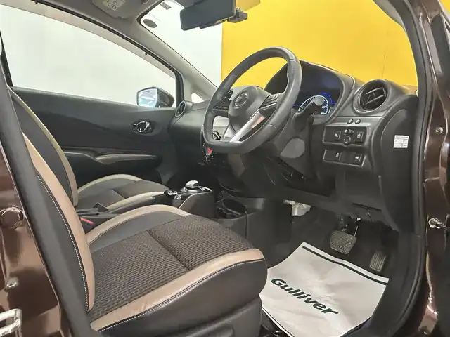 日産 ノート e－パワー メダリスト 群馬県 2020(令2)年 7.6万km インペリアルアンバーP エマージェンシーブレーキ/レーダークルーズコントロール/レーンディパーチャーウォーニング/クリアランスソナー/純正SDナビ/・フルセグTV/・DVD/CD/SD/AUX/・FM/AM/アラウンドビューモニター/デジタルインナーミラー/ドライブレコーダー/ETC/ステアリングスイッチ/ブラックハーフレザーシート/スマートキー/プッシュスタート/LEDヘッドライト/フォグランプ/オートライト/純正15インチAW/純正フロアマット/純正ドアバイザー/電動格納ウィンカーミラー/横滑り防止機能