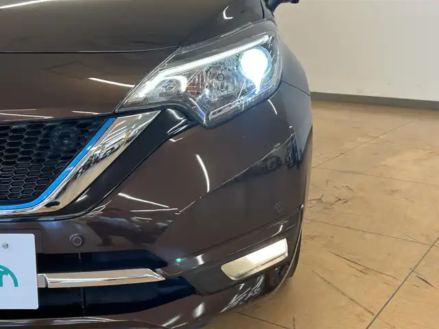 日産 ノート e－パワー メダリスト 群馬県 2020(令2)年 7.6万km インペリアルアンバーP エマージェンシーブレーキ/レーダークルーズコントロール/レーンディパーチャーウォーニング/クリアランスソナー/純正SDナビ/・フルセグTV/・DVD/CD/SD/AUX/・FM/AM/アラウンドビューモニター/デジタルインナーミラー/ドライブレコーダー/ETC/ステアリングスイッチ/ブラックハーフレザーシート/スマートキー/プッシュスタート/LEDヘッドライト/フォグランプ/オートライト/純正15インチAW/純正フロアマット/純正ドアバイザー/電動格納ウィンカーミラー/横滑り防止機能