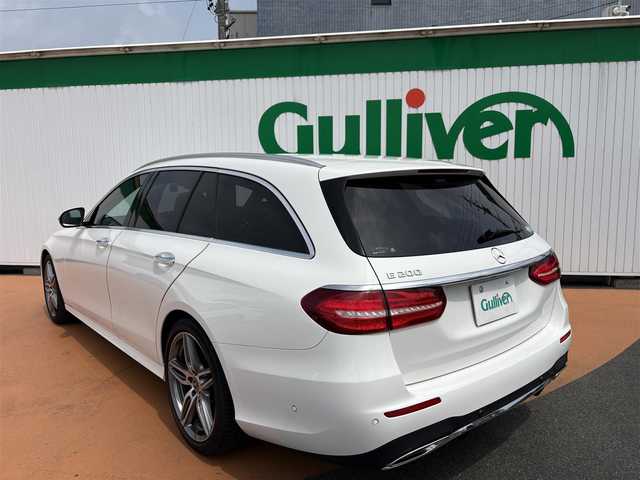 メルセデス・ベンツ Ｅ２００ SW AVG スポーツ 本革 三重県 2018(平30)年 5.2万km ポーラホワイト アルミモール腐食無し/ 保証書/ 取扱説明書/ナビ取扱説明書/スマートキースペア×1本/レザーパッケージ/：ナッパ革シート/：エアバランスパッケージ/：Burmesterサラウンドシステム/：13スピーカー/レーダーセーフティパッケージ/：アクティブディスタンスアシストディストロニック/：ステアリングパイロット/：アクティブレーンチェンジアシスト/：アクティブレーンキーピングアシスト/：アクテブエマージェンシーストップアシスト/：アクティブブレーキアシスト/：アクティブブラインドスポットアシスト/：トラフィックサインアシスト/：渋滞時緊急ブレーキ機能：緊急回避補助システム/シートヒーター（前席）/メモリー付きパワーシート（前席）/革巻きスポーツステアリング（フラットボトム）/COMANDシステム/：12.3インチワイドデイスプレイ/：フルセグTV・AppleCar play/：USBメディアインターフェイス