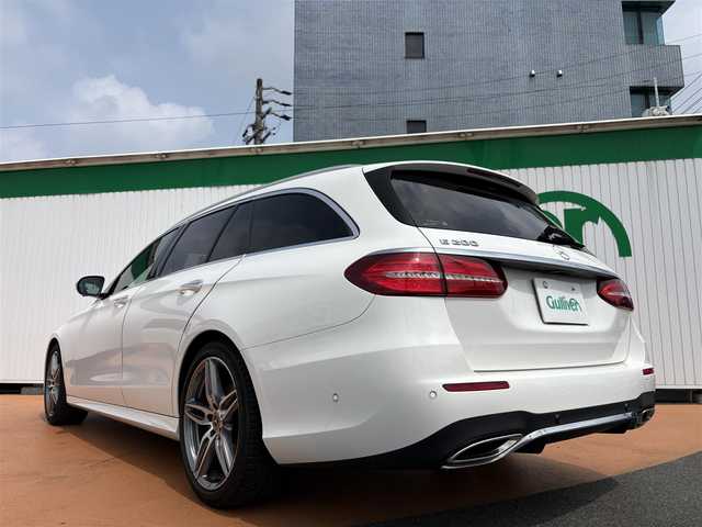 メルセデス・ベンツ Ｅ２００ SW AVG スポーツ 本革 三重県 2018(平30)年 5.2万km ポーラホワイト アルミモール腐食無し/ 保証書/ 取扱説明書/ナビ取扱説明書/スマートキースペア×1本/レザーパッケージ/：ナッパ革シート/：エアバランスパッケージ/：Burmesterサラウンドシステム/：13スピーカー/レーダーセーフティパッケージ/：アクティブディスタンスアシストディストロニック/：ステアリングパイロット/：アクティブレーンチェンジアシスト/：アクティブレーンキーピングアシスト/：アクテブエマージェンシーストップアシスト/：アクティブブレーキアシスト/：アクティブブラインドスポットアシスト/：トラフィックサインアシスト/：渋滞時緊急ブレーキ機能：緊急回避補助システム/シートヒーター（前席）/メモリー付きパワーシート（前席）/革巻きスポーツステアリング（フラットボトム）/COMANDシステム/：12.3インチワイドデイスプレイ/：フルセグTV・AppleCar play/：USBメディアインターフェイス