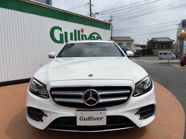メルセデス・ベンツ Ｅ２００ SW AVG スポーツ 本革 三重県 2018(平30)年 5.2万km ポーラホワイト アルミモール腐食無し/ 保証書/ 取扱説明書/ナビ取扱説明書/スマートキースペア×1本/レザーパッケージ/：ナッパ革シート/：エアバランスパッケージ/：Burmesterサラウンドシステム/：13スピーカー/レーダーセーフティパッケージ/：アクティブディスタンスアシストディストロニック/：ステアリングパイロット/：アクティブレーンチェンジアシスト/：アクティブレーンキーピングアシスト/：アクテブエマージェンシーストップアシスト/：アクティブブレーキアシスト/：アクティブブラインドスポットアシスト/：トラフィックサインアシスト/：渋滞時緊急ブレーキ機能：緊急回避補助システム/シートヒーター（前席）/メモリー付きパワーシート（前席）/革巻きスポーツステアリング（フラットボトム）/COMANDシステム/：12.3インチワイドデイスプレイ/：フルセグTV・AppleCar play/：USBメディアインターフェイス