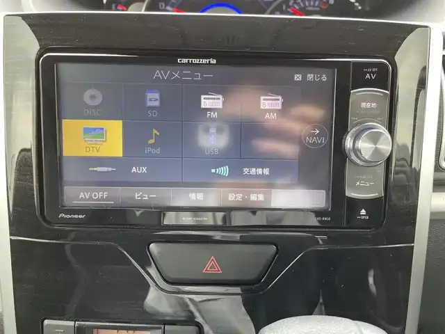 ダイハツ タント カスタム X トップED SAⅡ 岡山県 2017(平29)年 9.3万km パールホワイトⅢ 登録時走行距離92658km/社外7インチナビ/地デジTV(AM.FM.CD.DVD.TV)/片側パワースライドドア/バックカメラ/クリアランスソナー/衝突軽減ブレーキ/オートライト/アイドリングストップ/横滑り防止装置/14インチ純正AW/純正フロアマット/プッシュスタート