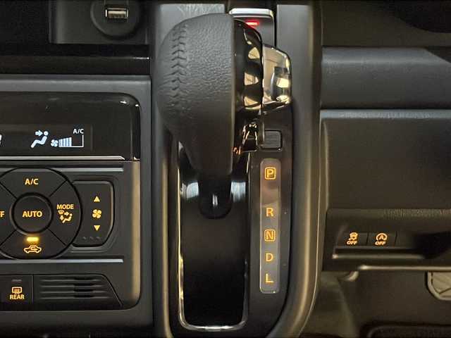 スズキ スペーシア カスタム HYBRID XS 福岡県 2025(令7)年 0.1万km ピュアホワイトP 純正9インチナビ/　（AppleCarPlay/FM/AM/フルセグ/Bluetooth)/全方位カメラ/HUD/ステアリングヒーター/ヘッドライトレベライザー/両側パワースライドドア/レーダークルーズコントロール/革巻きステアリング/ディーラーOPフロアマット/ディーラーOPドアハンドルプロテクター/シートヒーター/横滑り防止装置/コーナーセンサー/レーンキープアシスト/衝突軽減システム/オートライト/LEDライト/純正ホイール/電格ミラー