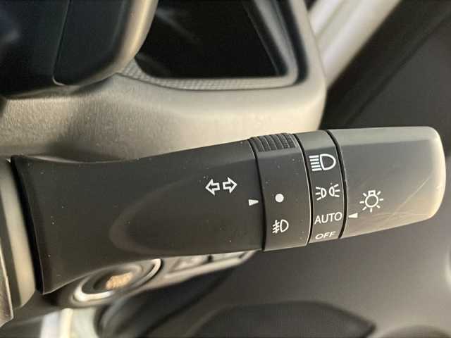 スズキ スペーシア カスタム HYBRID XS 福岡県 2025(令7)年 0.1万km ピュアホワイトP 純正9インチナビ/　（AppleCarPlay/FM/AM/フルセグ/Bluetooth)/全方位カメラ/HUD/ステアリングヒーター/ヘッドライトレベライザー/両側パワースライドドア/レーダークルーズコントロール/革巻きステアリング/ディーラーOPフロアマット/ディーラーOPドアハンドルプロテクター/シートヒーター/横滑り防止装置/コーナーセンサー/レーンキープアシスト/衝突軽減システム/オートライト/LEDライト/純正ホイール/電格ミラー
