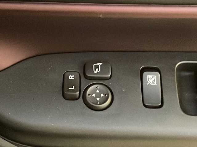 スズキ スペーシア カスタム HYBRID XS 福岡県 2025(令7)年 0.1万km ピュアホワイトP 純正9インチナビ/　（AppleCarPlay/FM/AM/フルセグ/Bluetooth)/全方位カメラ/HUD/ステアリングヒーター/ヘッドライトレベライザー/両側パワースライドドア/レーダークルーズコントロール/革巻きステアリング/ディーラーOPフロアマット/ディーラーOPドアハンドルプロテクター/シートヒーター/横滑り防止装置/コーナーセンサー/レーンキープアシスト/衝突軽減システム/オートライト/LEDライト/純正ホイール/電格ミラー