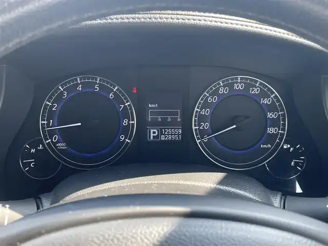 日産 スカイライン クロスオーバー 370GT FOUR Type P 兵庫県 2011(平23)年 12.6万km クリスタルホワイトパール ４WD/純正HDDナビゲーション/・CD/DVD/・フルセグTV/・FM/AM/アラウンドビュー/純正エアロ(フロント/サイド/リア)/BOSE/レザーシート/前席パワーシート/運転席シートメモリ機能/前席シートヒーター/ステアリングリモコン/ビルトインETC/プッシュスタート/スマートキー/クルーズコントロール/HIDヘッドライト/オートライト/フォグランプ/電動格納ミラー/ウィンカーミラー/純正マット/社外AW(245/45/19)/社外ストラットタワーバー