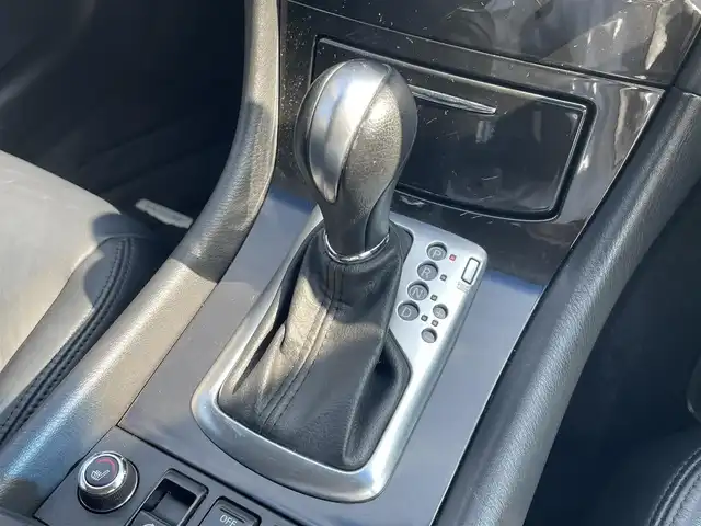 日産 スカイライン クロスオーバー 370GT FOUR Type P 兵庫県 2011(平23)年 12.6万km クリスタルホワイトパール ４WD/純正HDDナビゲーション/・CD/DVD/・フルセグTV/・FM/AM/アラウンドビュー/純正エアロ(フロント/サイド/リア)/BOSE/レザーシート/前席パワーシート/運転席シートメモリ機能/前席シートヒーター/ステアリングリモコン/ビルトインETC/プッシュスタート/スマートキー/クルーズコントロール/HIDヘッドライト/オートライト/フォグランプ/電動格納ミラー/ウィンカーミラー/純正マット/社外AW(245/45/19)/社外ストラットタワーバー