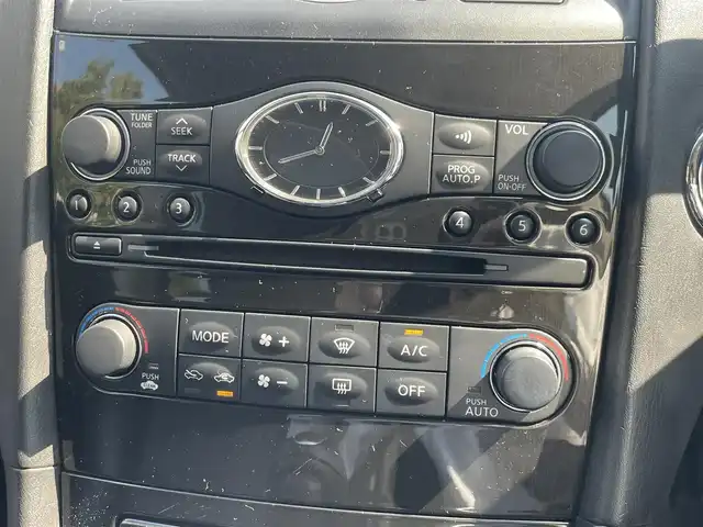 日産 スカイライン クロスオーバー 370GT FOUR Type P 兵庫県 2011(平23)年 12.6万km クリスタルホワイトパール ４WD/純正HDDナビゲーション/・CD/DVD/・フルセグTV/・FM/AM/アラウンドビュー/純正エアロ(フロント/サイド/リア)/BOSE/レザーシート/前席パワーシート/運転席シートメモリ機能/前席シートヒーター/ステアリングリモコン/ビルトインETC/プッシュスタート/スマートキー/クルーズコントロール/HIDヘッドライト/オートライト/フォグランプ/電動格納ミラー/ウィンカーミラー/純正マット/社外AW(245/45/19)/社外ストラットタワーバー