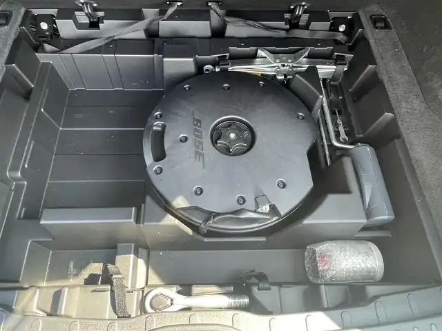 日産 スカイライン クロスオーバー 370GT FOUR Type P 兵庫県 2011(平23)年 12.6万km クリスタルホワイトパール ４WD/純正HDDナビゲーション/・CD/DVD/・フルセグTV/・FM/AM/アラウンドビュー/純正エアロ(フロント/サイド/リア)/BOSE/レザーシート/前席パワーシート/運転席シートメモリ機能/前席シートヒーター/ステアリングリモコン/ビルトインETC/プッシュスタート/スマートキー/クルーズコントロール/HIDヘッドライト/オートライト/フォグランプ/電動格納ミラー/ウィンカーミラー/純正マット/社外AW(245/45/19)/社外ストラットタワーバー