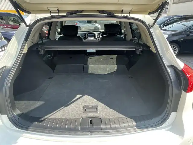 日産 スカイライン クロスオーバー 370GT FOUR Type P 兵庫県 2011(平23)年 12.6万km クリスタルホワイトパール ４WD/純正HDDナビゲーション/・CD/DVD/・フルセグTV/・FM/AM/アラウンドビュー/純正エアロ(フロント/サイド/リア)/BOSE/レザーシート/前席パワーシート/運転席シートメモリ機能/前席シートヒーター/ステアリングリモコン/ビルトインETC/プッシュスタート/スマートキー/クルーズコントロール/HIDヘッドライト/オートライト/フォグランプ/電動格納ミラー/ウィンカーミラー/純正マット/社外AW(245/45/19)/社外ストラットタワーバー