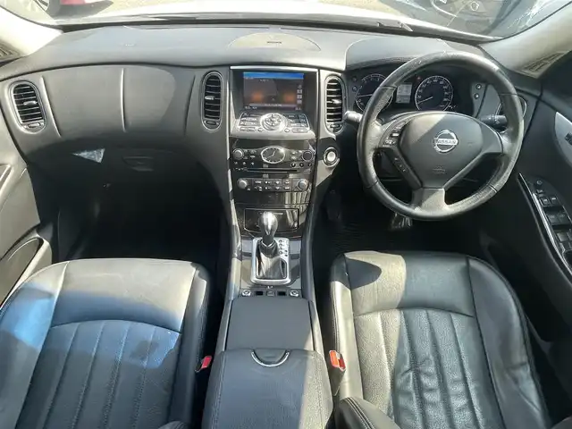 日産 スカイライン クロスオーバー 370GT FOUR Type P 兵庫県 2011(平23)年 12.6万km クリスタルホワイトパール ４WD/純正HDDナビゲーション/・CD/DVD/・フルセグTV/・FM/AM/アラウンドビュー/純正エアロ(フロント/サイド/リア)/BOSE/レザーシート/前席パワーシート/運転席シートメモリ機能/前席シートヒーター/ステアリングリモコン/ビルトインETC/プッシュスタート/スマートキー/クルーズコントロール/HIDヘッドライト/オートライト/フォグランプ/電動格納ミラー/ウィンカーミラー/純正マット/社外AW(245/45/19)/社外ストラットタワーバー