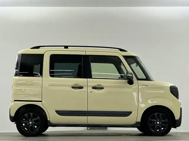 スズキ スペーシア ギア HYBRID XZ 埼玉県 2022(令4)年 2.1万km シフォンアイボリーM 純正9型DA　DVD　BT　CD　TV　全方位カメラ　両側電動スライドドア　シートヒーター　ＥＴＣ　ドライブレコーダー　ＬＥＤヘッドライト　ＨＵＤ　追従走行　フルセグＴＶ　衝突被害軽減　Ｂｌｕｅｔｏｏｔｈ　ルーフレール
